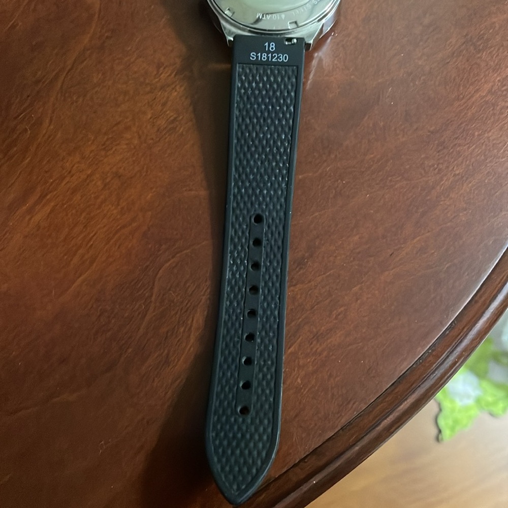Fossil Watch With Silicone Strap - image 5